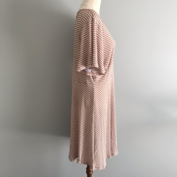 &ME Checked Crinkled Tea Dress Button Front Tan & White Flutter Sleeve - Picture 5 of 13